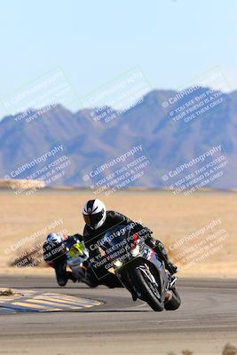 media/Jan-08-2022-SoCal Trackdays (Sat) [[1ec2777125]]/Turn 4 (1145am)/